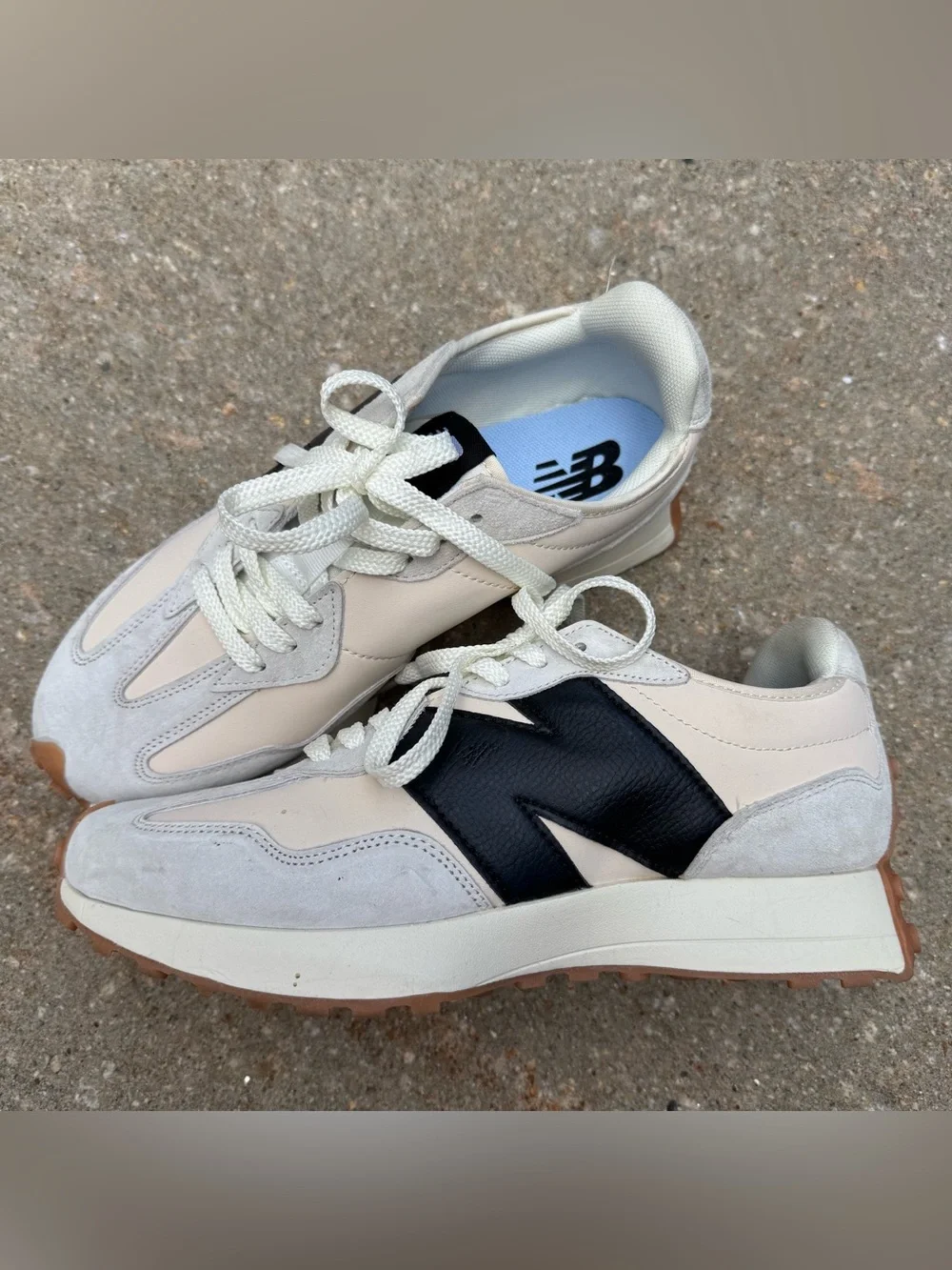 New Balance 327 Moonbeam Athletic Sneakers Shoes Men 9.5 / Women 11 Cream Casual